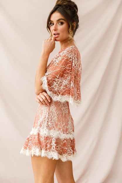 Caspar Batwing Lace Dress Rose/Beige