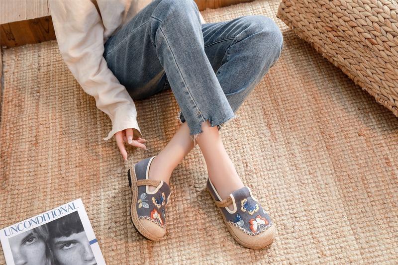 New Butterfly Embroidered Cloth Shoes with Fresh Shallow