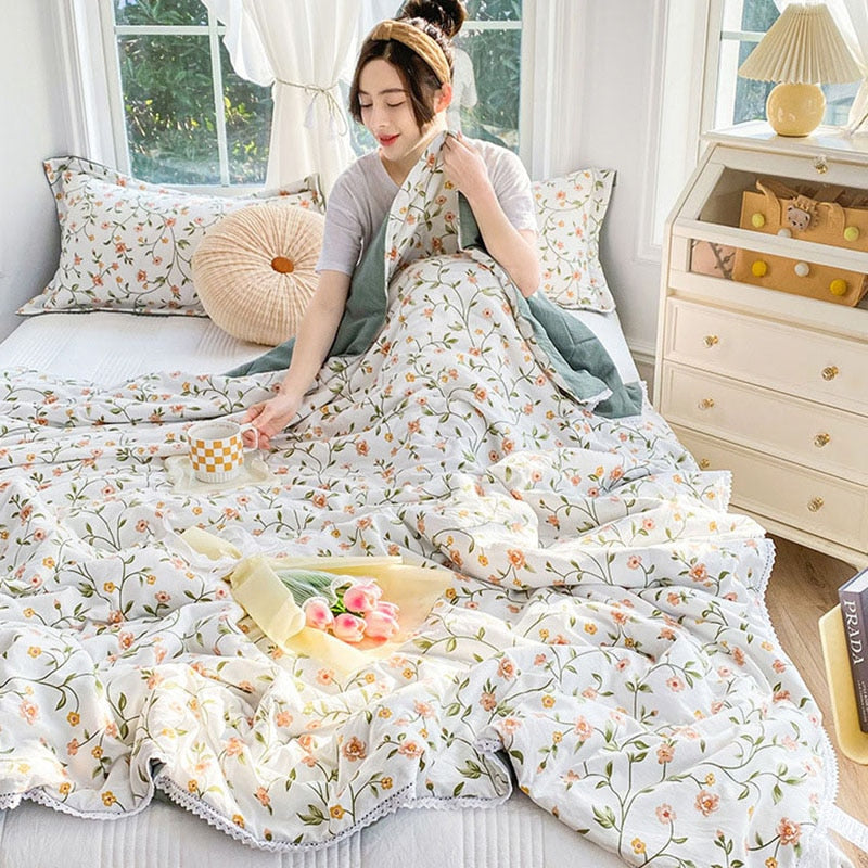 Flowers Soft Skin Friendly Summer Blanket Lace Super Soft Comfortable Quilted Quilt Thin Machine Wash Single Double Bed Quilts