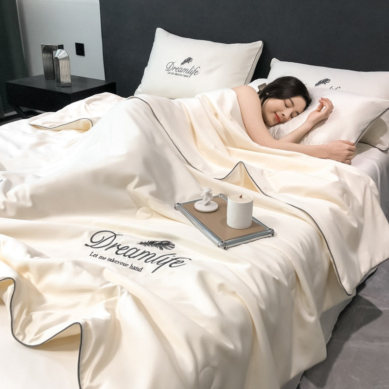 Fresh Green Summer Cool Blanket High-end Embroidery Quilting Queen Quilt Silky Breathable Ice Rayon Blankets Cooling Comforter