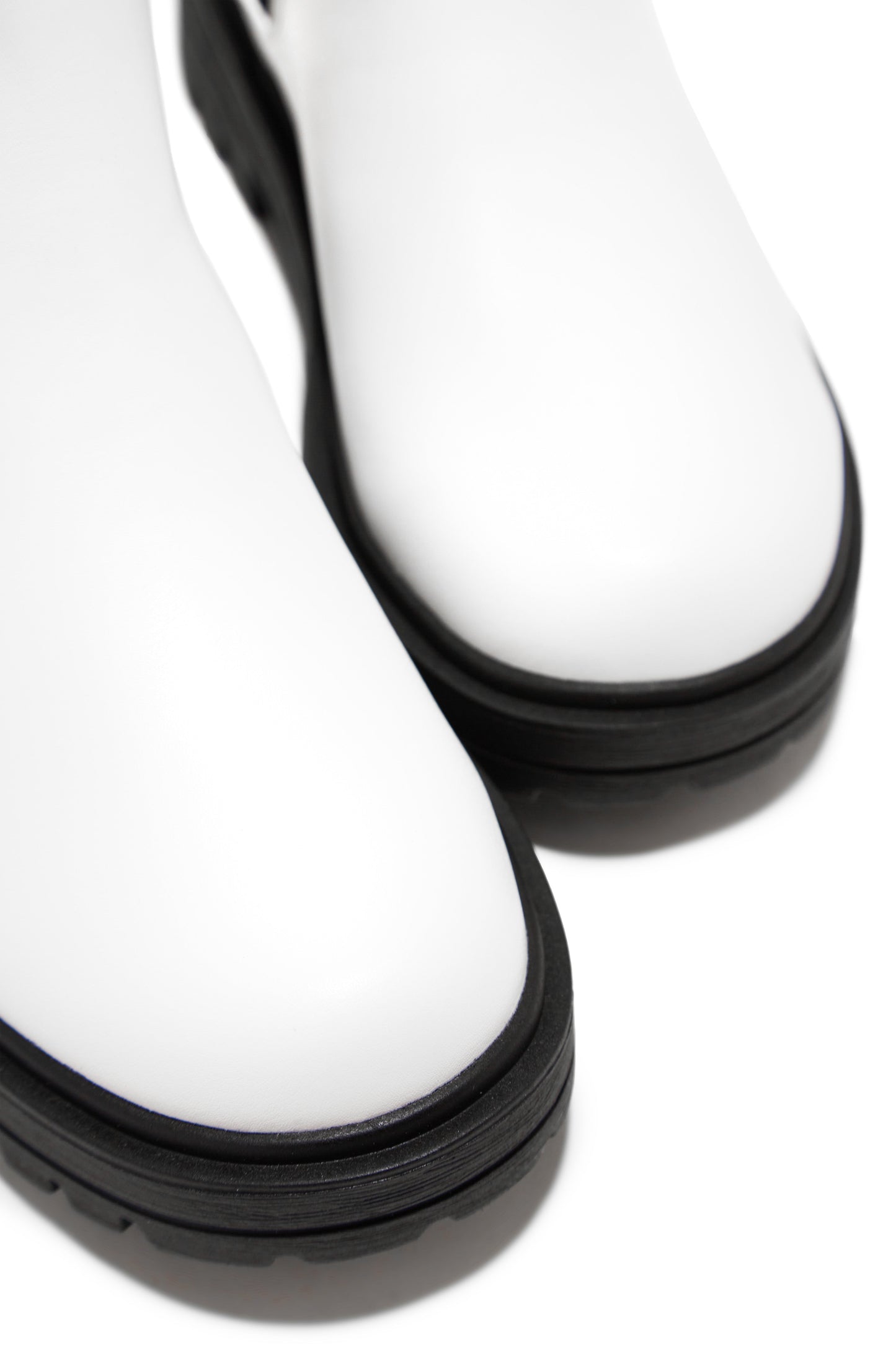 Nicolo Pull On Chelsea Boots - White